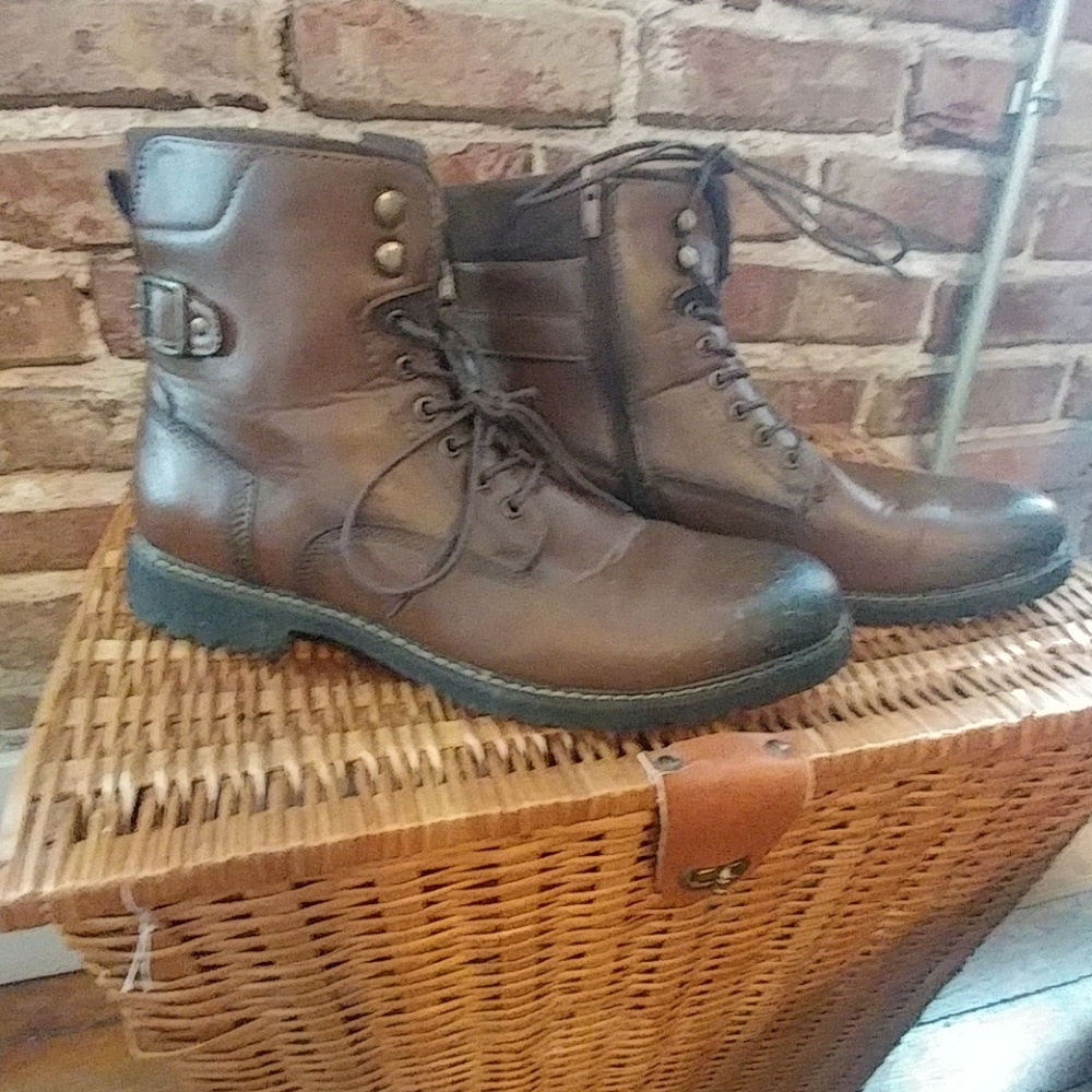 Heavy duty combat boots